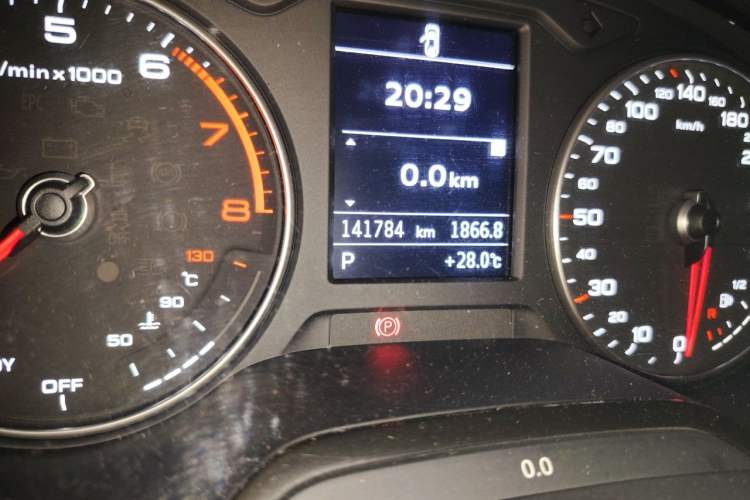 Used Audi A3 2020 Limousine 35 TFSI Fashion Edition China VI Emission Standard Odometer Close Up