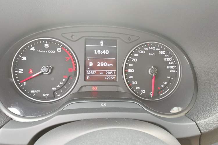 Used Audi A3 2020 Limousine 35 TFSI Fashion Edition China VI Emission Standard Odometer Close Up