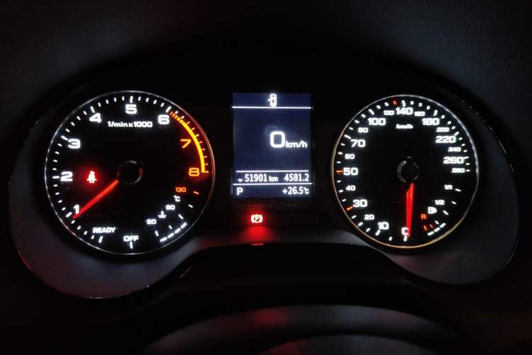 Used Audi A3 2020 Limousine 35 TFSI Fashion Edition China VI Emission Standard Odometer Close Up