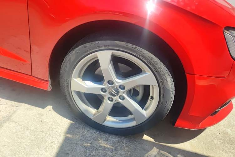 Used Audi A3 2020 Sportback 35 TFSI Fashion Edition China VI Emission Standard Right Front Wheel Hub