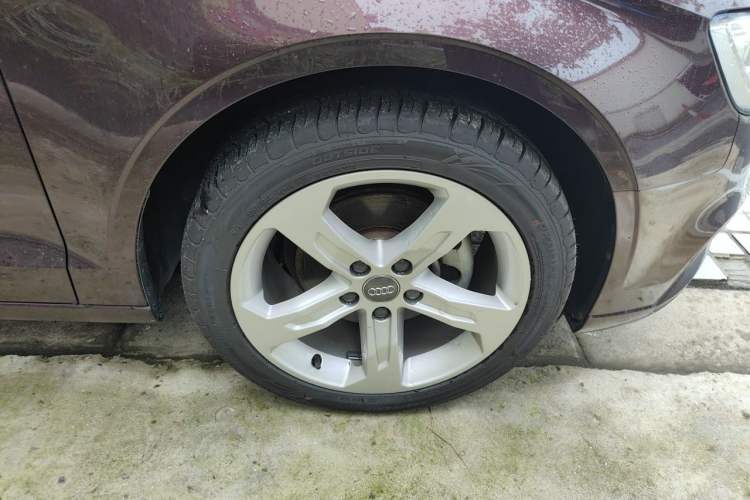 Used Audi A3 2020 Limousine 35 TFSI Ambition China VI Right Front Wheel Hub