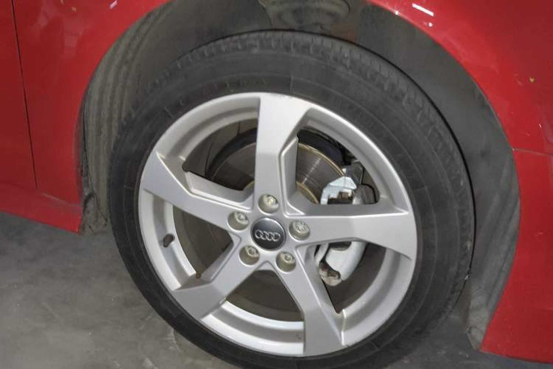 Used Audi A3 2020 Sportback 35 TFSI Fashion Edition China VI Emission Standard Right Front Wheel Hub