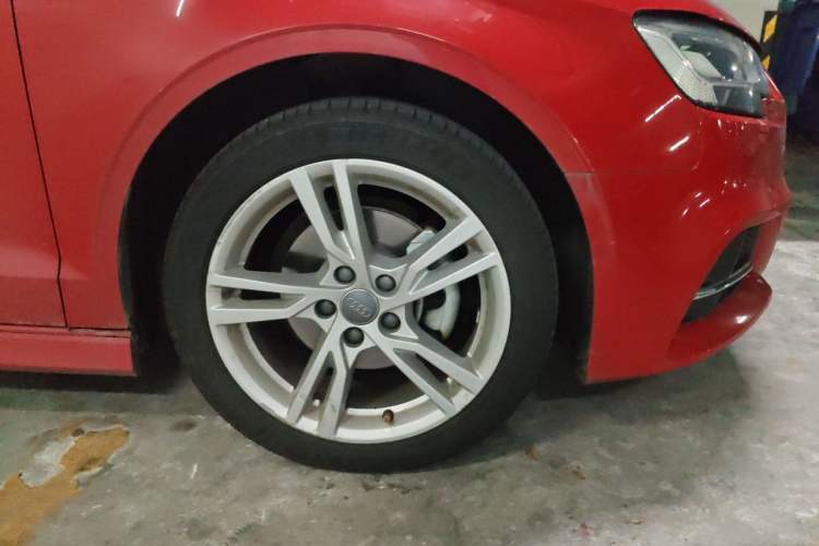 Used Audi A3 2020 Limousine 35 TFSI Fashion Edition China VI Emission Standard Right Front Wheel Hub