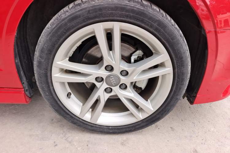Used Audi A3 2020 Limousine 35 TFSI Fashion Edition China VI Emission Standard Right Front Wheel Hub