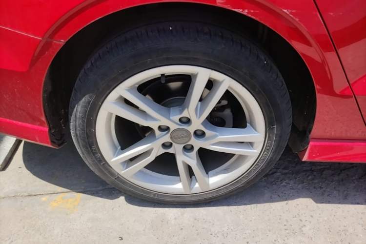 Used Audi A3 2020 Limousine 35 TFSI Fashion Edition China VI Emission Standard Right Rear Wheel Hub