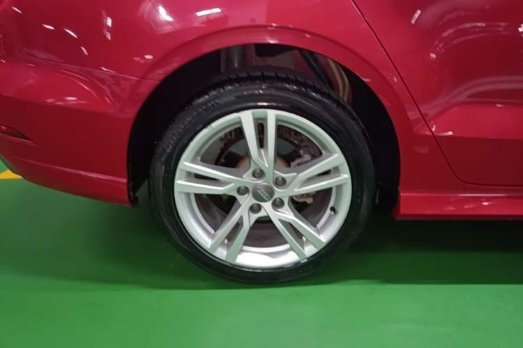 Used Audi A3 2020 Limousine 35 TFSI Fashion Edition China VI Emission Standard Right Rear Wheel Hub