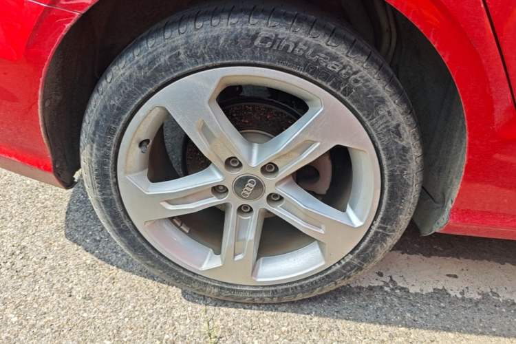 Used Audi A3 2020 Limousine 35 TFSI Ambition China VI Right Rear Wheel Hub