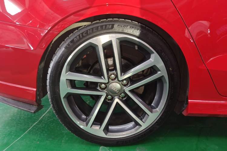 Used Audi A3 2020 Limousine 40 TFSI Sporty Version China VI Right Rear Wheel Hub