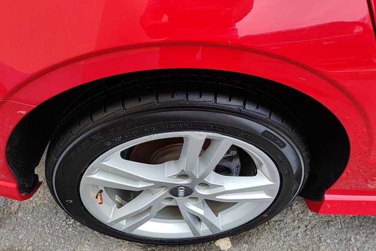 Used Audi A3 2020 Limousine 35 TFSI Fashion Edition China VI Emission Standard Right Rear Wheel Hub