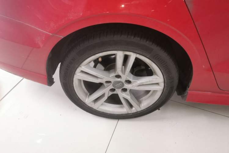 Used Audi A3 2020 Limousine 35 TFSI Fashion Edition China VI Emission Standard Right Rear Wheel Hub