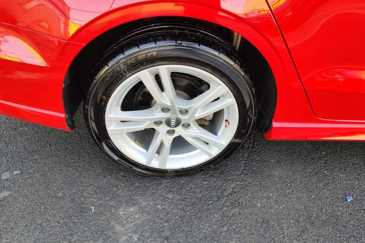 Used Audi A3 2020 Limousine 35 TFSI Fashion Edition China VI Emission Standard Right Rear Wheel Hub