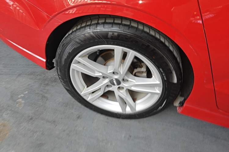 Used Audi A3 2020 Limousine 35 TFSI Fashion Edition China VI Emission Standard Right Rear Wheel Hub