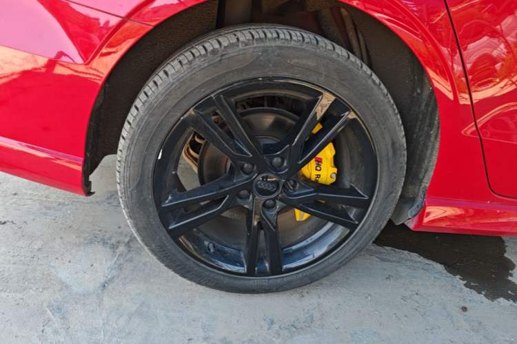 Used Audi A3 2020 Limousine 35 TFSI Fashion Edition China VI Emission Standard Right Rear Wheel Hub