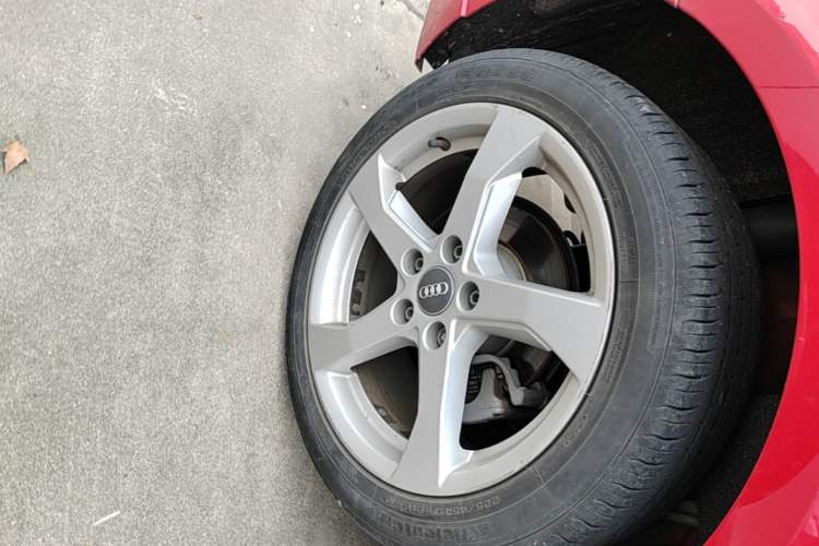 Used Audi A3 2020 Sportback 35 TFSI Fashion Edition China VI Emission Standard Right Rear Wheel Hub