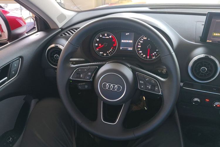 Used Audi A3 2020 Sportback 35 TFSI Fashion Edition China VI Emission Standard Steering Wheel