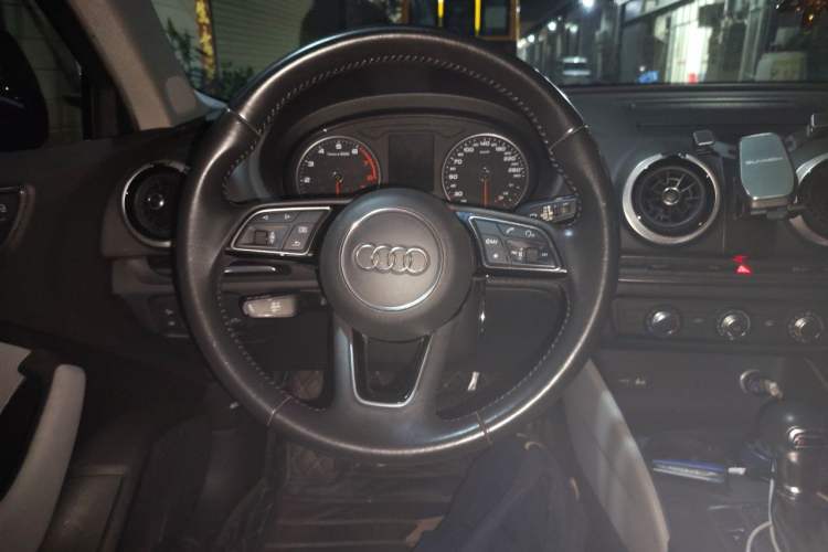 Used Audi A3 2020 Limousine 35 TFSI Fashion Edition China VI Emission Standard Steering Wheel