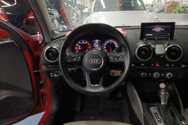 Used Audi A3 2020 Limousine 35 TFSI Fashion Edition China VI Emission Standard Steering Wheel