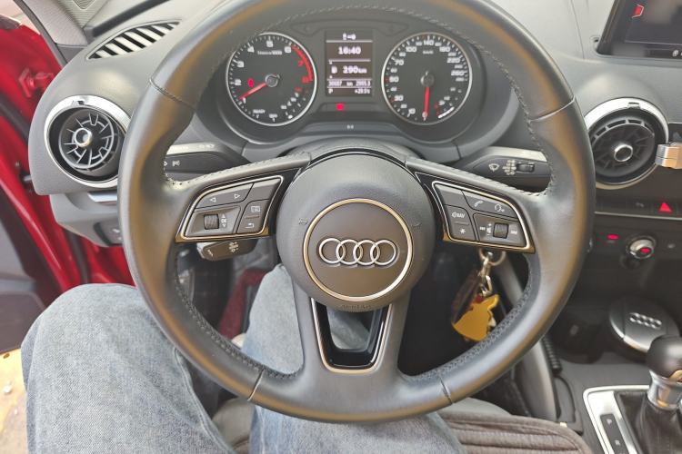 Used Audi A3 2020 Limousine 35 TFSI Fashion Edition China VI Emission Standard Steering Wheel