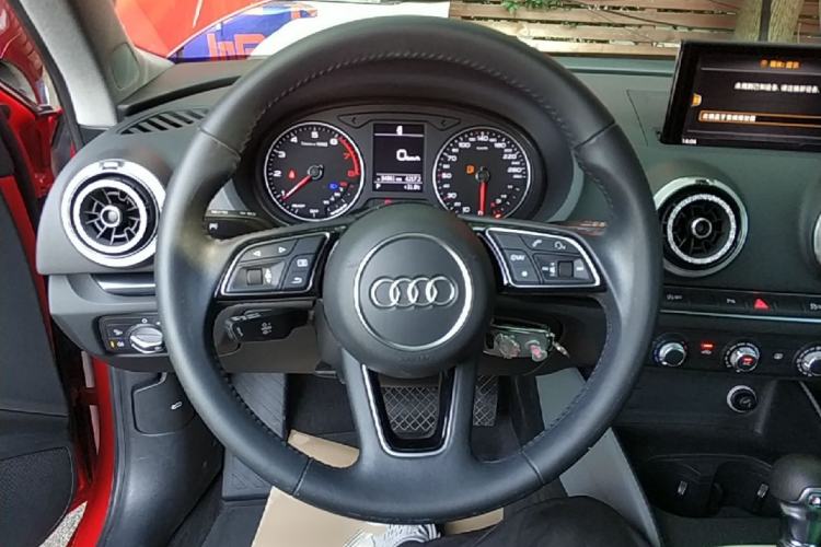 Used Audi A3 2020 Sportback 35 TFSI Fashion Edition China VI Emission Standard Steering Wheel