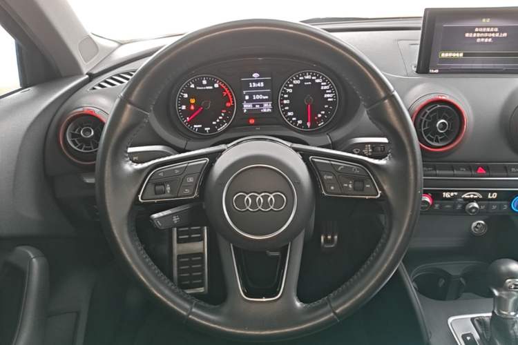 Used Audi A3 2020 Sportback 35 TFSI Style Edition China V Emission Standard Steering Wheel