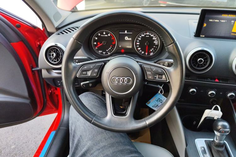 Used Audi A3 2020 Limousine 35 TFSI Fashion Edition China VI Emission Standard Steering Wheel