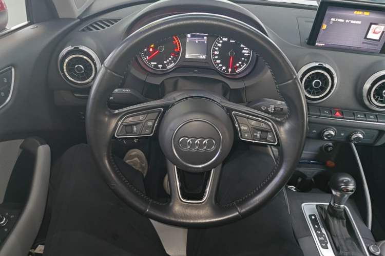 Used Audi A3 2020 Limousine 35 TFSI Fashion Edition China VI Emission Standard Steering Wheel