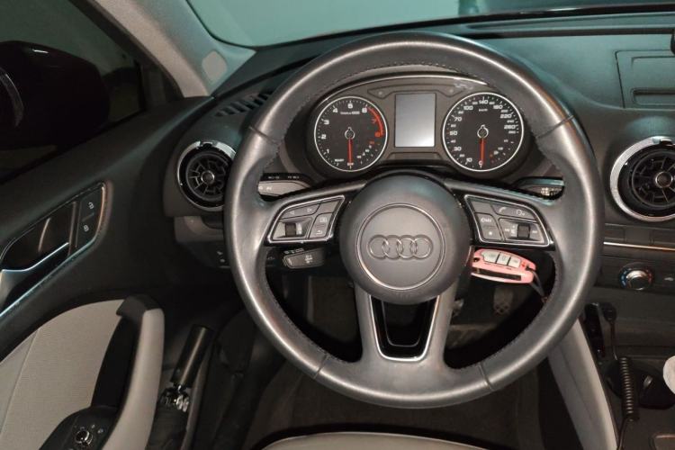 Used Audi A3 2020 Sportback 35 TFSI Fashion Edition China VI Emission Standard Steering Wheel