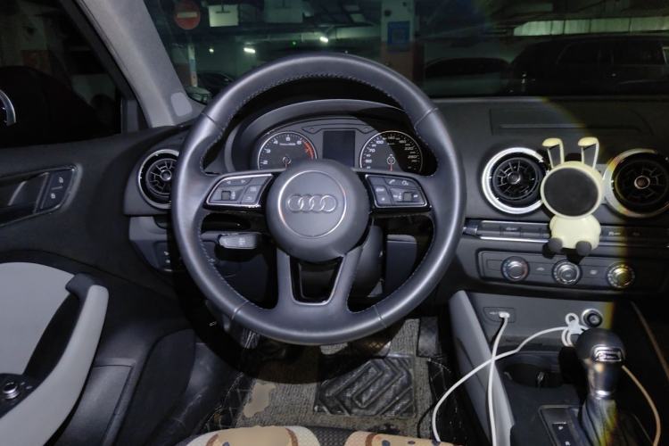 Used Audi A3 2020 Limousine 35 TFSI Fashion Edition China VI Emission Standard Steering Wheel