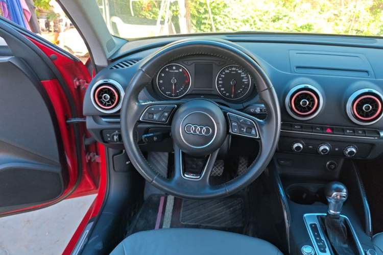 Used Audi A3 2020 Limousine 35 TFSI Fashion Edition China VI Emission Standard Steering Wheel