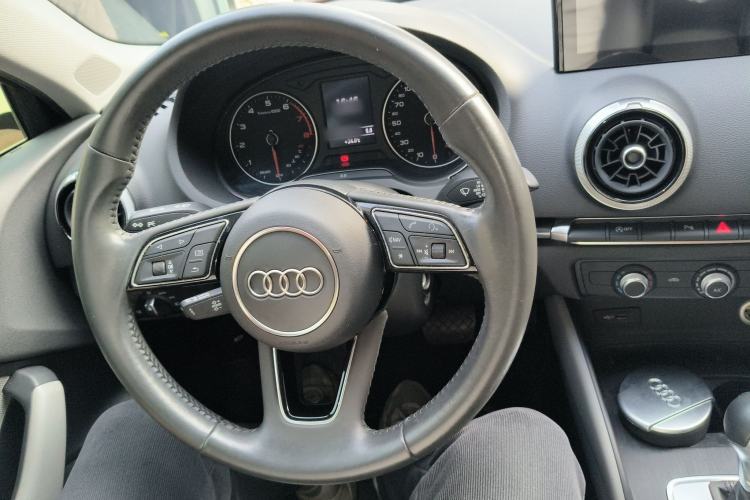 Used Audi A3 2020 Limousine 35 TFSI Fashion Edition China VI Emission Standard Steering Wheel
