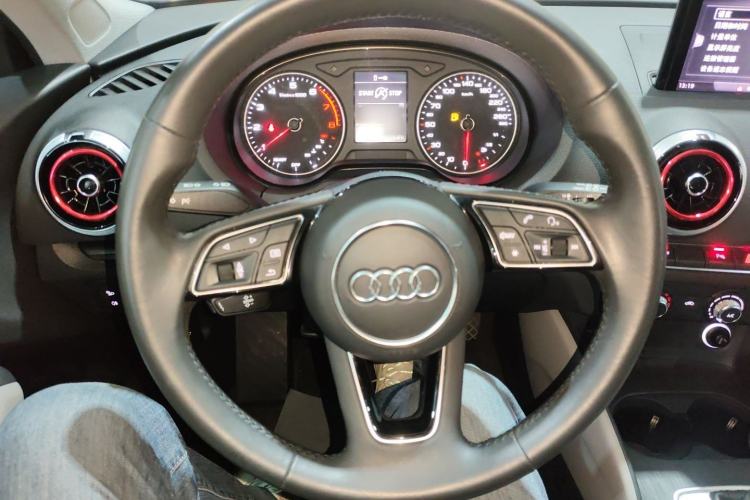 Used Audi A3 2020 Sportback 35 TFSI Fashion Edition China VI Emission Standard Steering Wheel