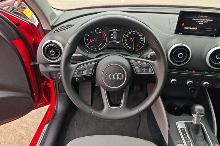 Used Audi A3 2020 Limousine 35 TFSI Fashion Edition China VI Emission Standard Steering Wheel