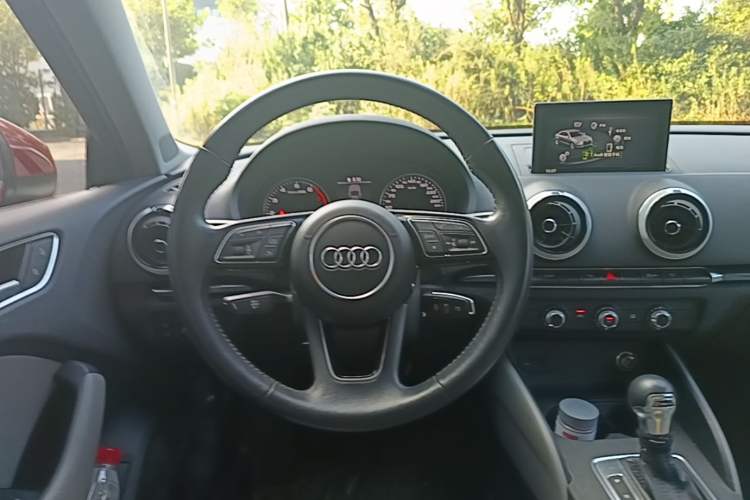 Used Audi A3 2020 Limousine 35 TFSI Fashion Edition China VI Emission Standard Steering Wheel