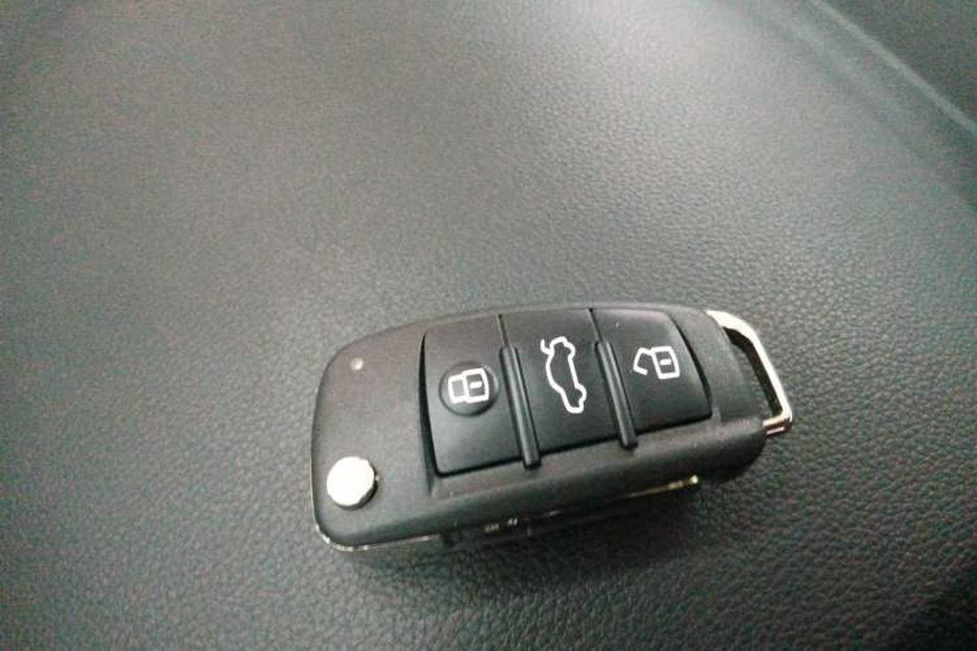 Used Audi A3 2020 Limousine 35 TFSI Fashion Edition China VI Emission Standard Vehicle Key