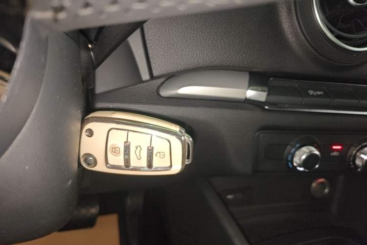 Used Audi A3 2020 Limousine 35 TFSI Ambition China VI Vehicle Key