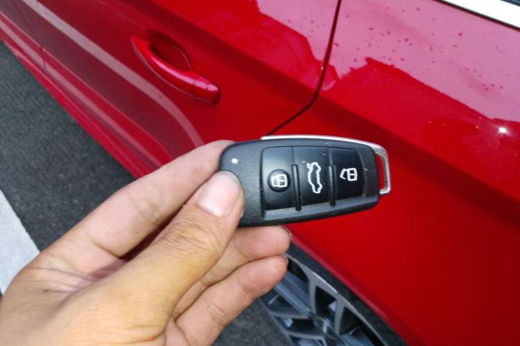 Used Audi A3 2020 Limousine 40 TFSI Sporty Version China VI Vehicle Key