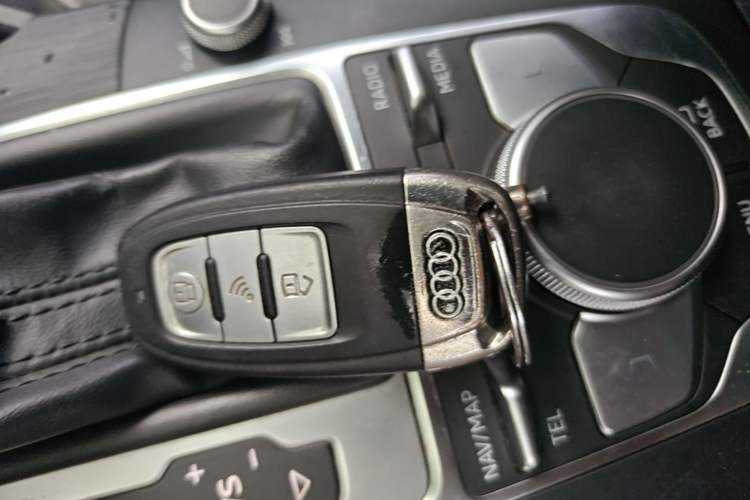 Used Audi A3 2020 Sportback 35 TFSI Fashion Edition China VI Emission Standard Vehicle Key