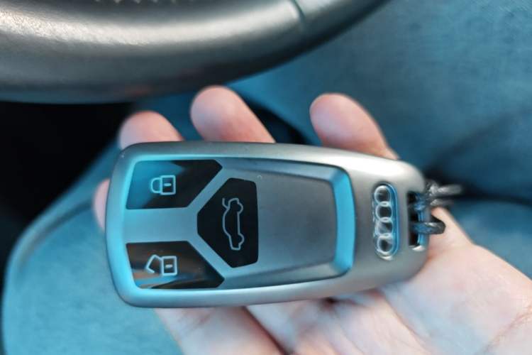 Used Audi A3 2020 Limousine 35 TFSI Fashion Edition China VI Emission Standard Vehicle Key