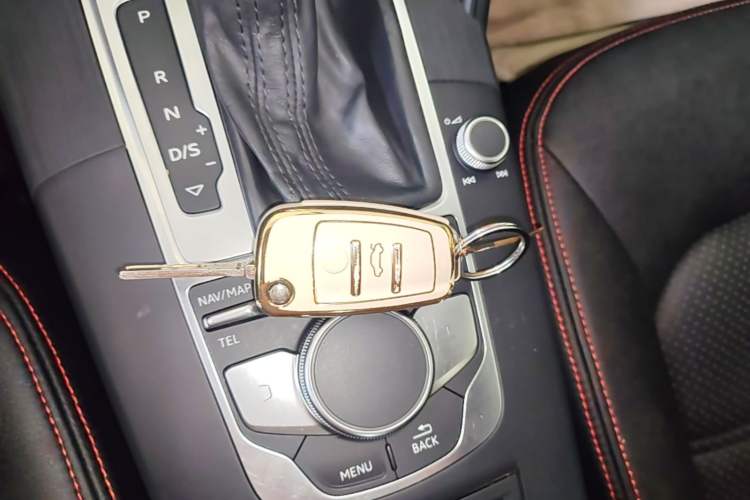 Used Audi A3 2020 Restyled Limousine 35 TFSI Ambition Version China VI Vehicle Key