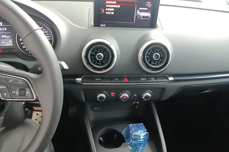 Used Audi A3 2020 Sportback 35 TFSI Fashion Edition China VI Emission Standard Audio And AC Panel