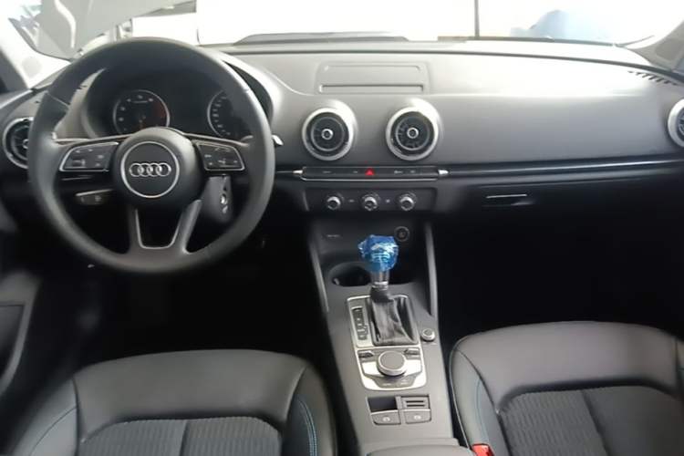 Used Audi A3 2020 Sportback 35 TFSI Fashion Edition China VI Emission Standard Center Console