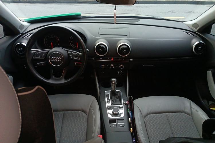 Used Audi A3 2020 Sportback 35 TFSI Fashion Edition China VI Emission Standard Center Console