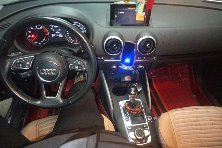 Used Audi A3 2020 Limousine 35 TFSI Fashion Edition China VI Emission Standard Center Console