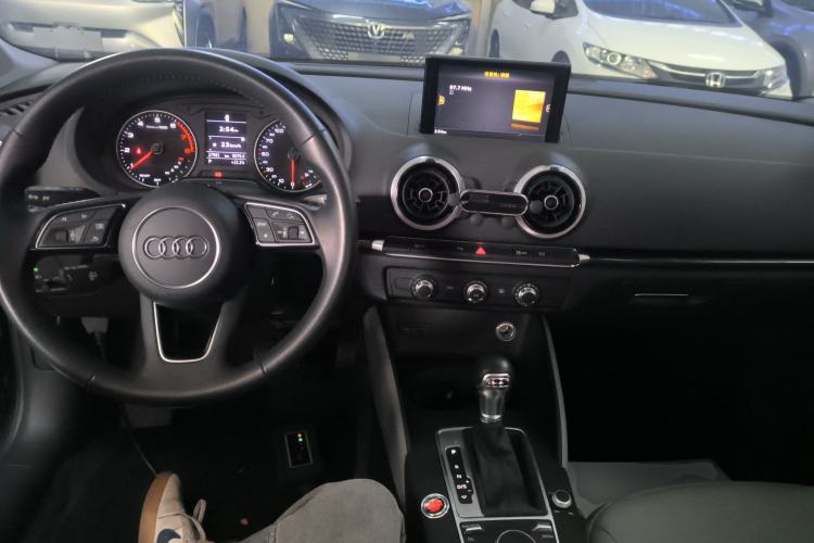 Used Audi A3 2020 Limousine 35 TFSI Fashion Edition China VI Emission Standard Center Console