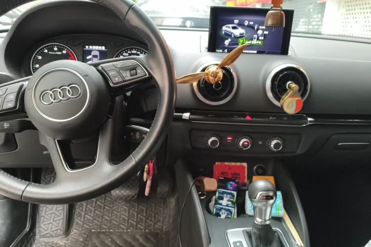 Used Audi A3 2020 Limousine 35 TFSI Fashion Edition China VI Emission Standard Center Console
