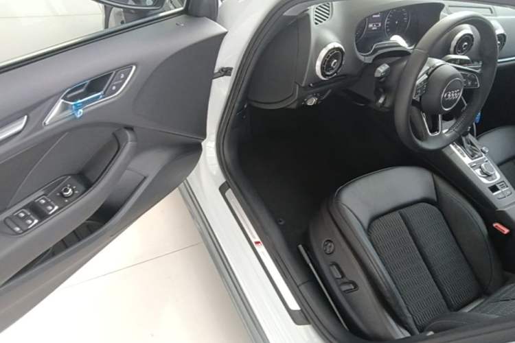 Used Audi A3 2020 Sportback 35 TFSI Fashion Edition China VI Emission Standard Driver Seat