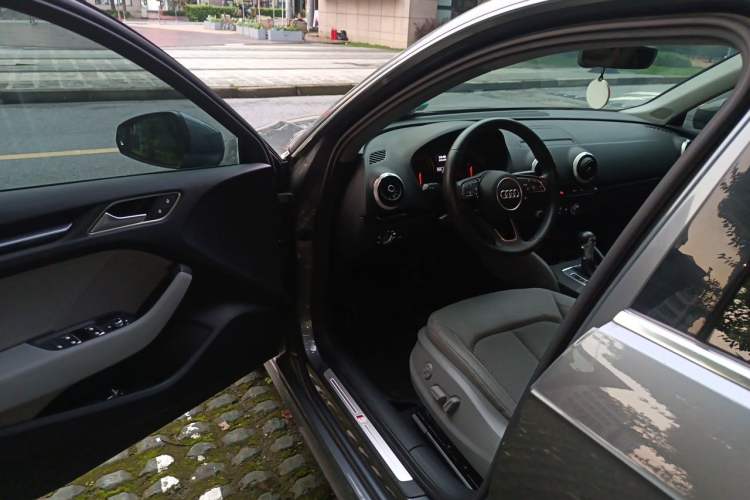 Used Audi A3 2020 Sportback 35 TFSI Fashion Edition China VI Emission Standard Driver Seat