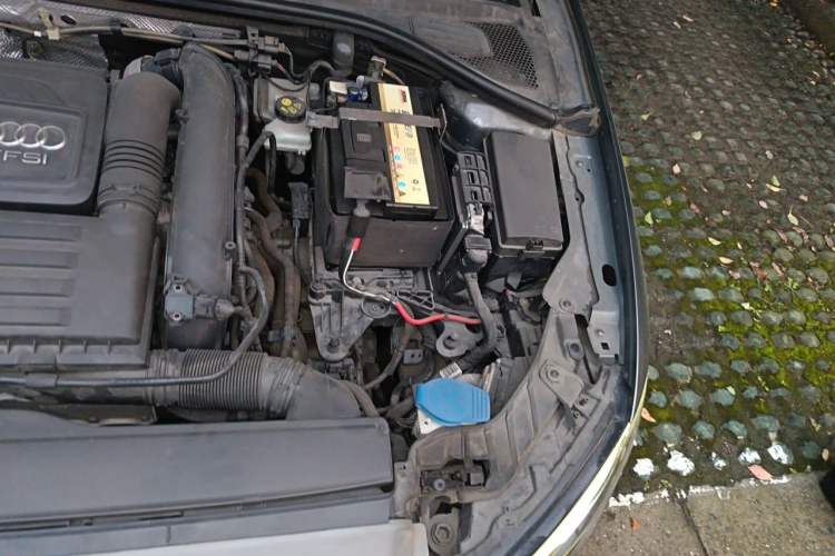 Used Audi A3 2020 Sportback 35 TFSI Fashion Edition China VI Emission Standard Engine Bay Left
