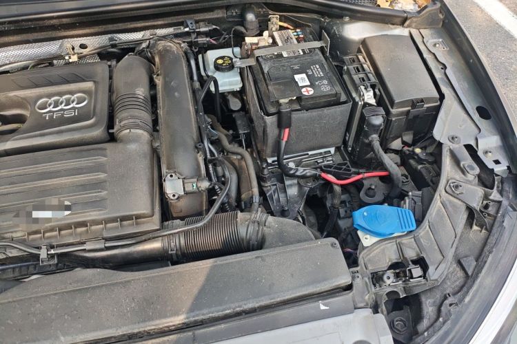 Used Audi A3 2020 Limousine 35 TFSI Fashion Edition China VI Emission Standard Engine Bay Left