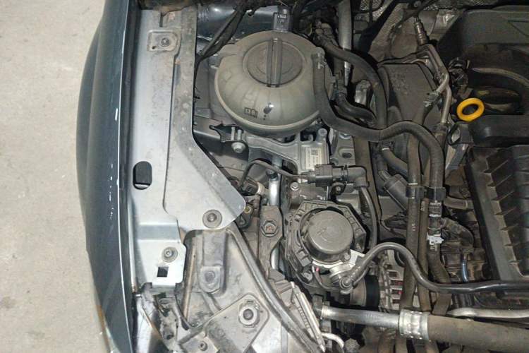 Used Audi A3 2020 Limousine 35 TFSI Fashion Edition China VI Emission Standard Engine Bay Right